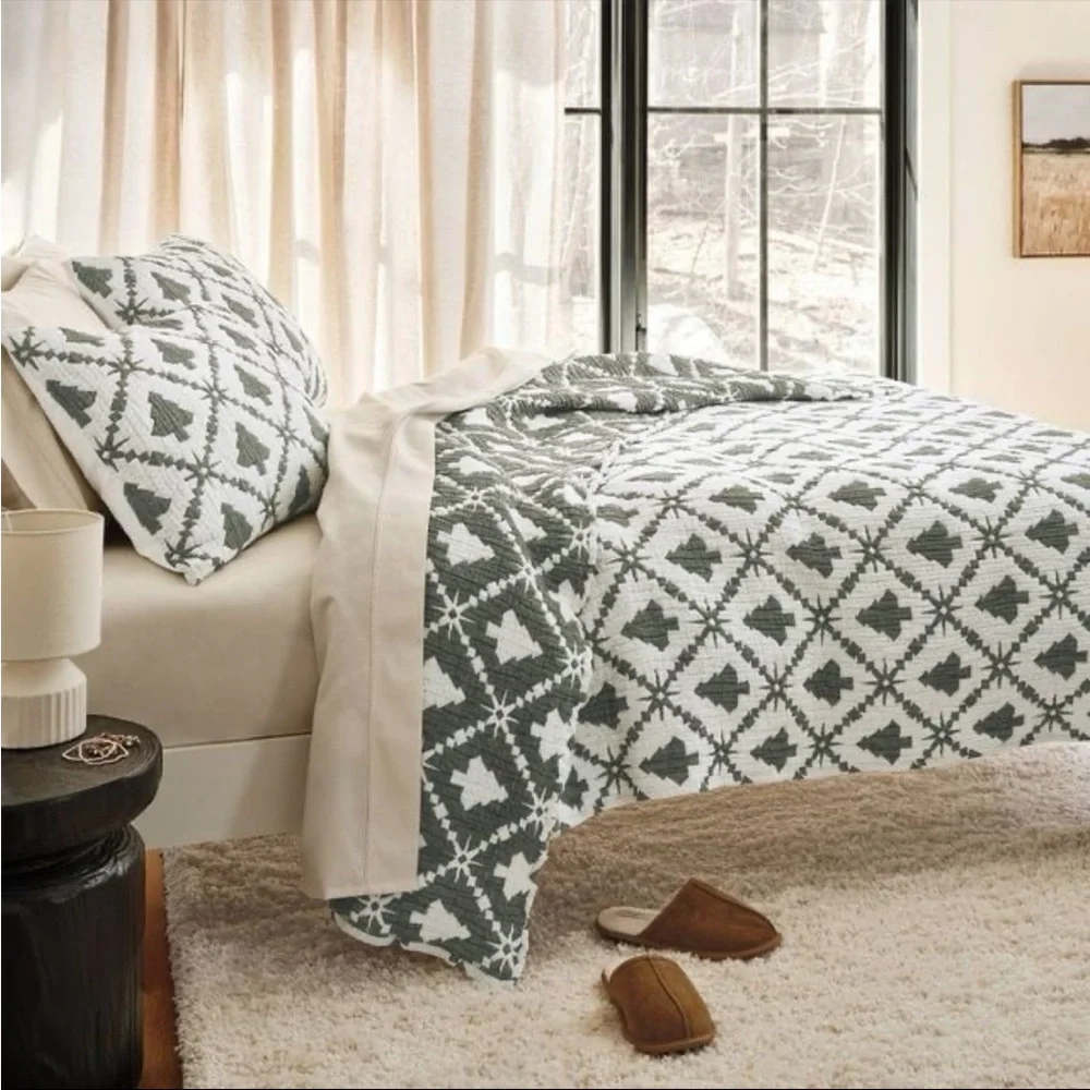 NWT Threshold Tree Pattern Matelasse Full Queen quilt set- Green and White - Picture 2 of 10